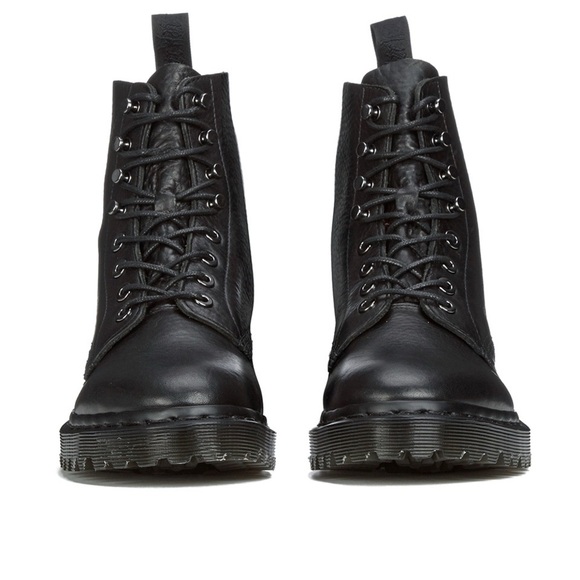 DR. MARTENS HADLEY ALL BLACK 8-Tie PEBBLED LEATHER BOOTS Men’s NWOB - Picture 2 of 13